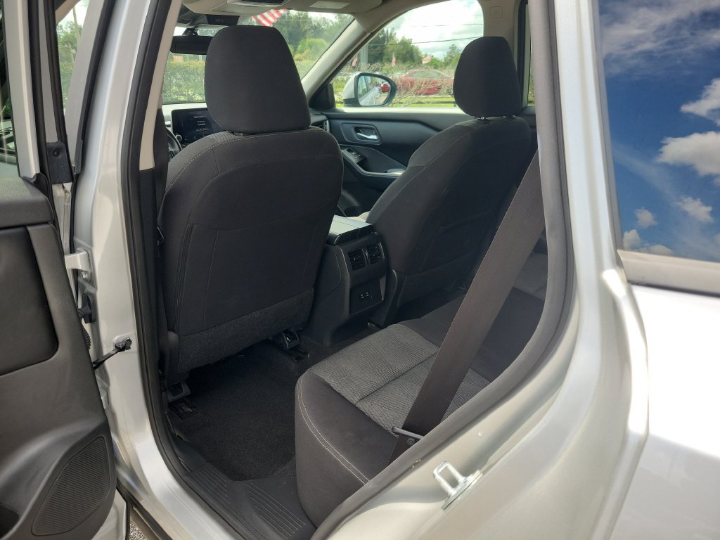 Certified 2025 Nissan Rogue SV FWD image 9