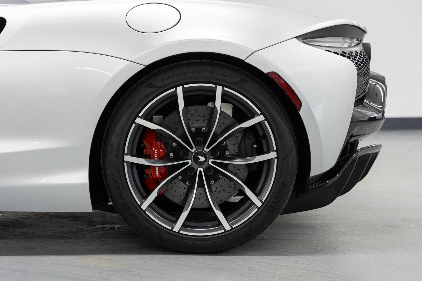 Used 2023 McLaren Artura image 16