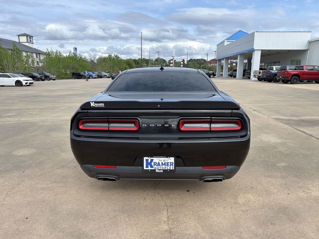 Used 2019 Dodge Challenger SXT w/ Plus Package image 7