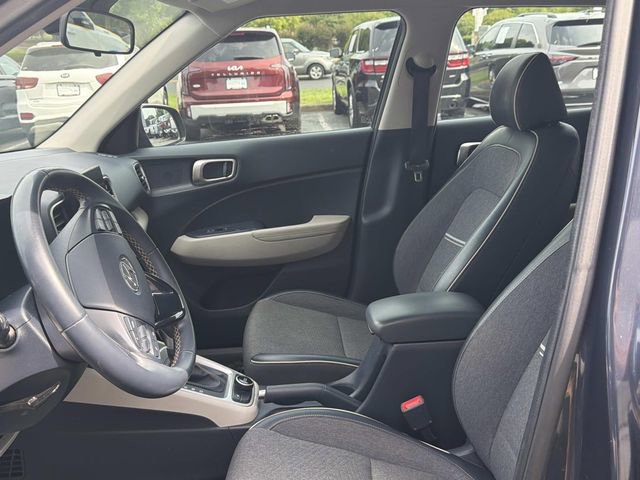 Used 2020 Hyundai Venue FWD image 12