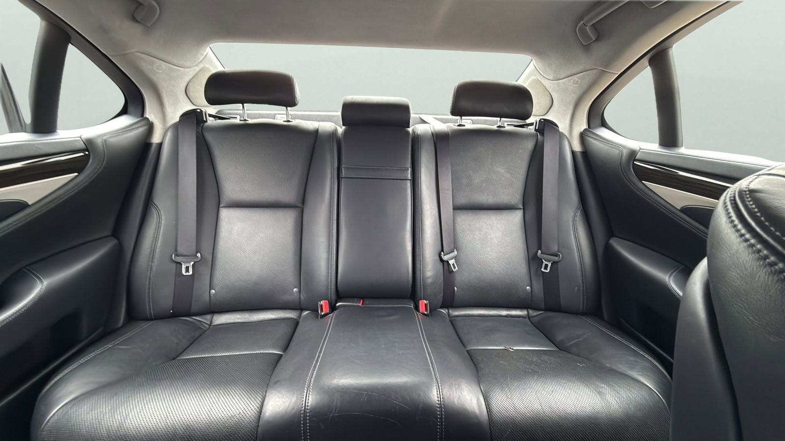 Used 2016 Lexus LS 460 w/ Comfort Package image 25