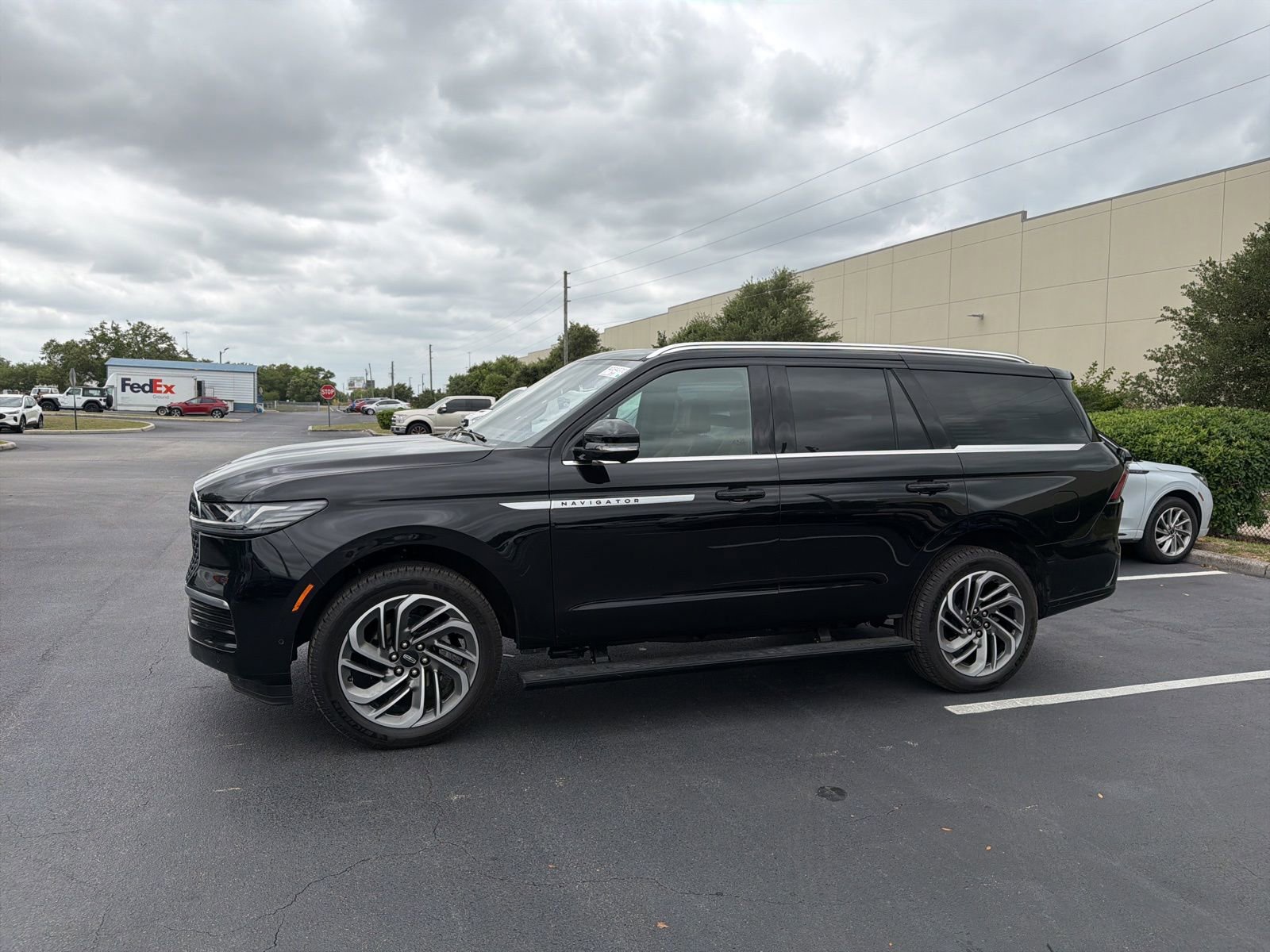 Used 2025 Lincoln Navigator Reserve AWD/4WD image 12