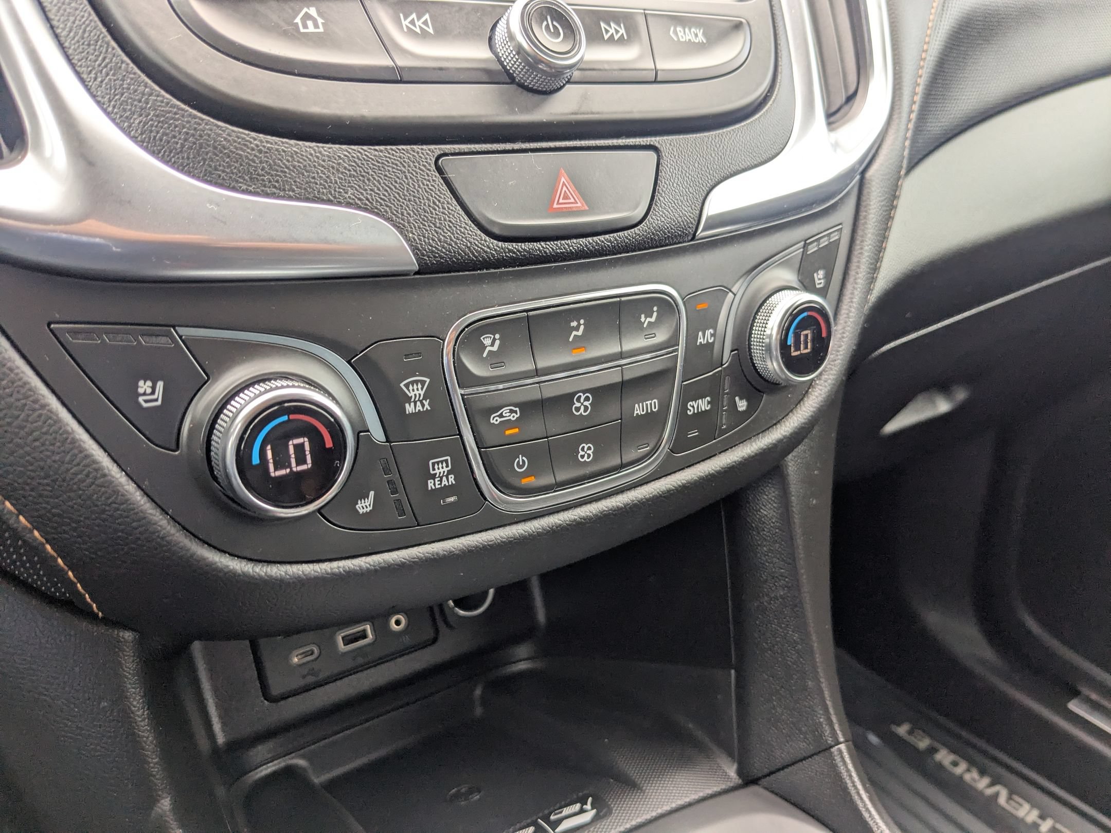 Used 2021 Chevrolet Equinox Premier FWD image 19