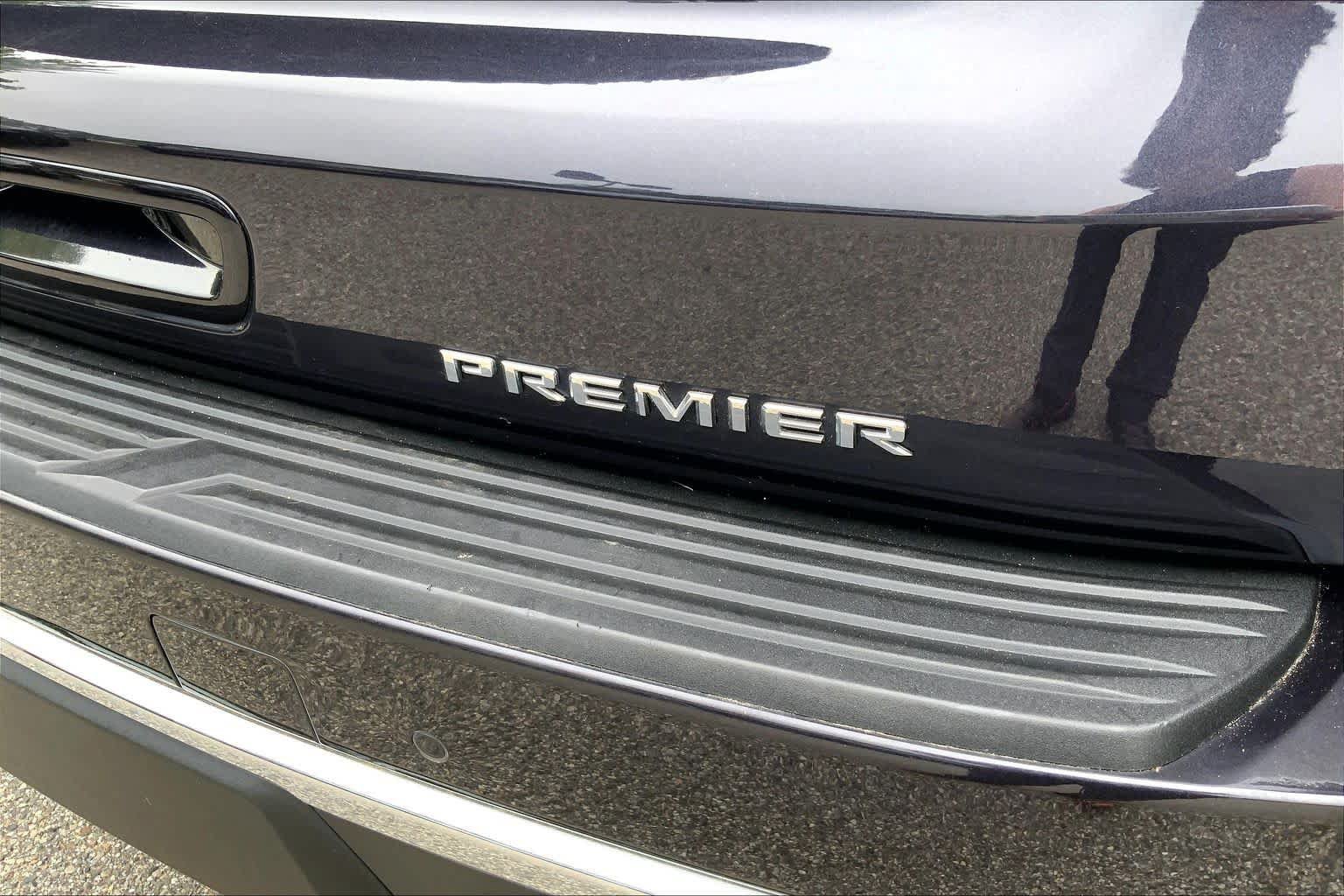 Used 2024 Chevrolet Suburban Premier w/ Premium Package AWD/4WD image 31