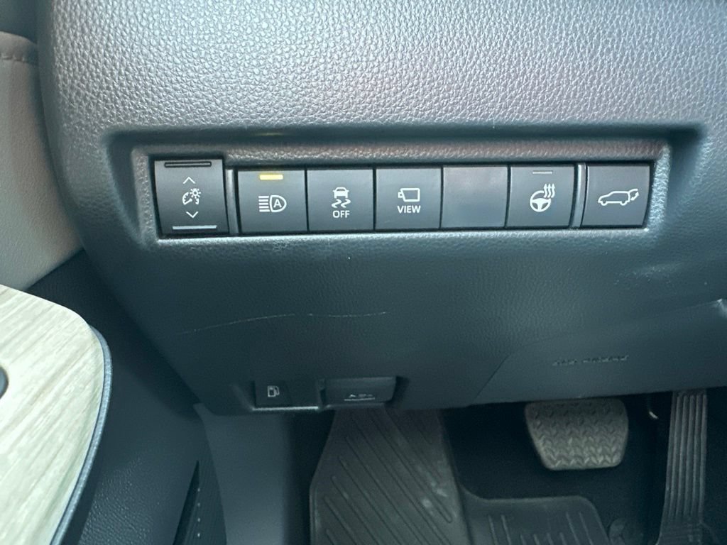 Used 2024 Toyota Venza Limited AWD/4WD image 40