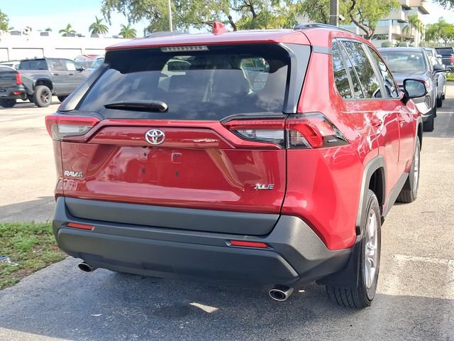 Used 2025 Toyota RAV4 XLE w/ Convenience Package FWD image 4