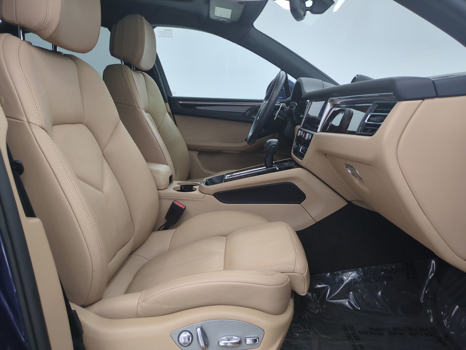 Certified 2023 Porsche Macan image 24