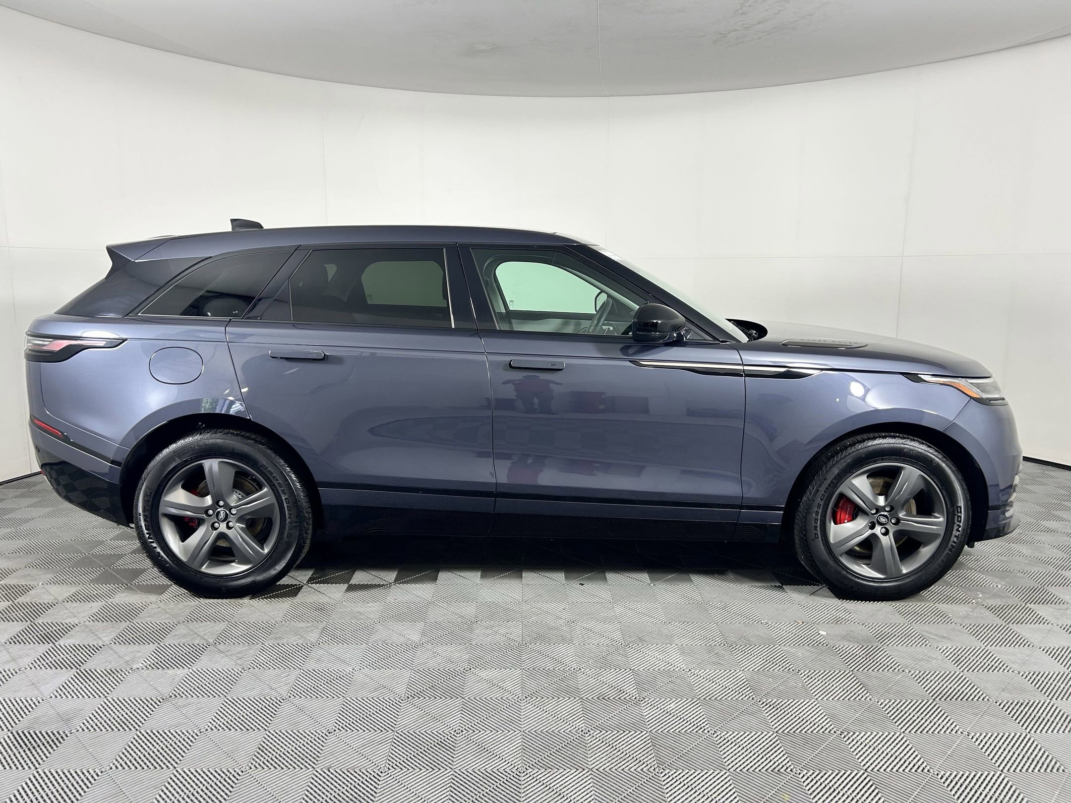 Used 2025 Land Rover Range Rover Velar Dynamic SE image 6
