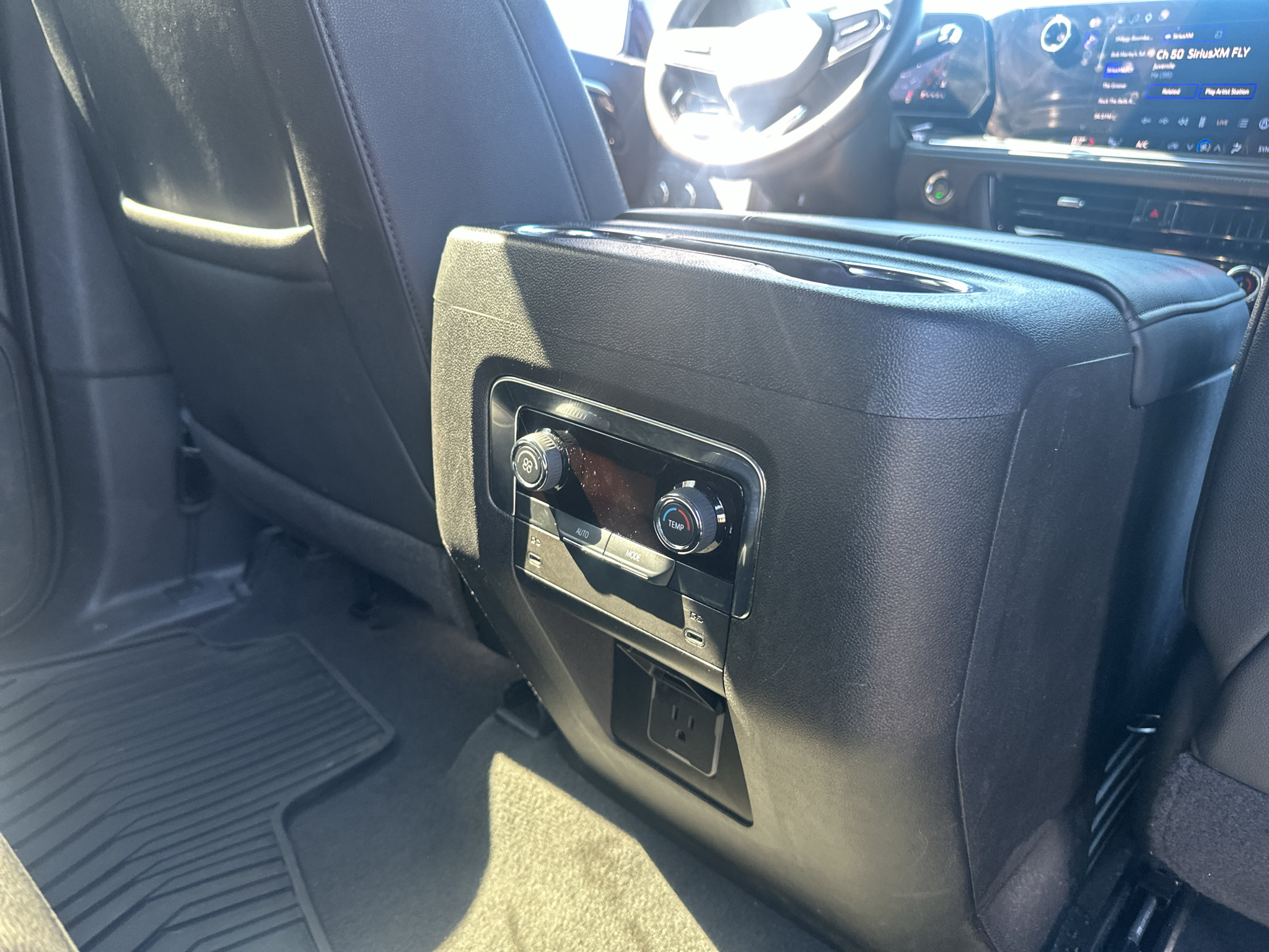 Used 2025 Chevrolet Tahoe Z71 AWD/4WD image 14