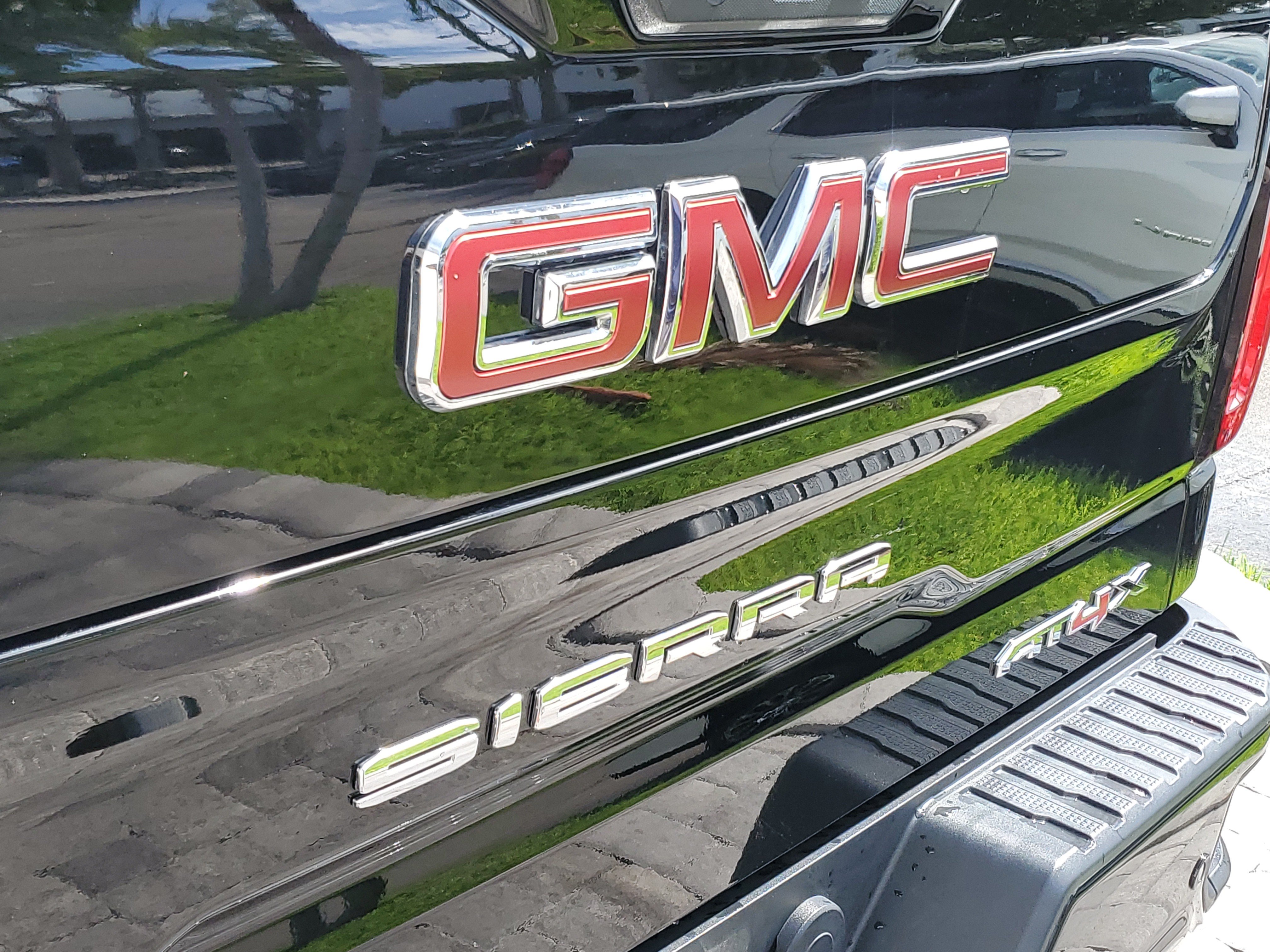 Used 2022 GMC Sierra 1500 AT4X AWD/4WD image 8
