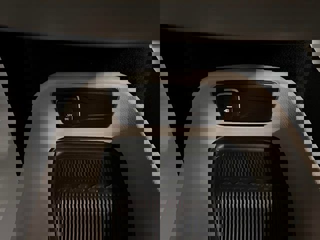 Used 2024 Chrysler Pacifica Touring-L image 37