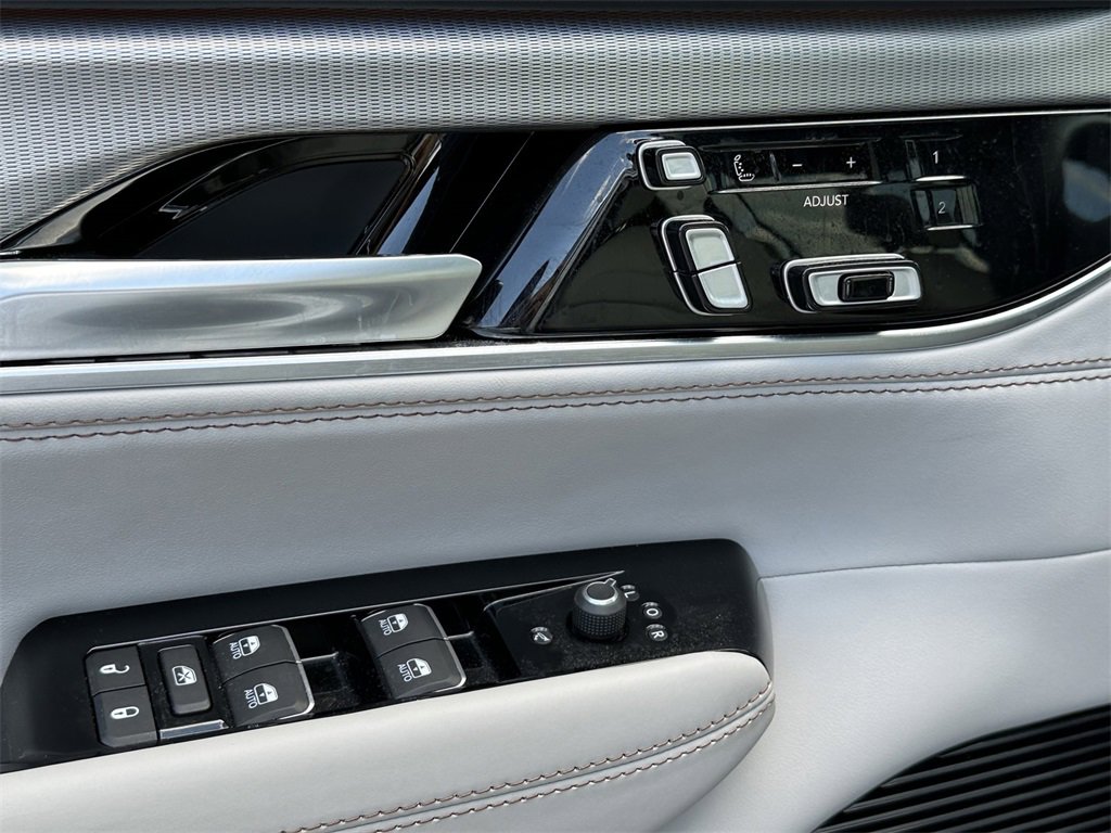 New 2023 Jeep Grand Wagoneer 4WD w/ Flexible Seating Group image 26