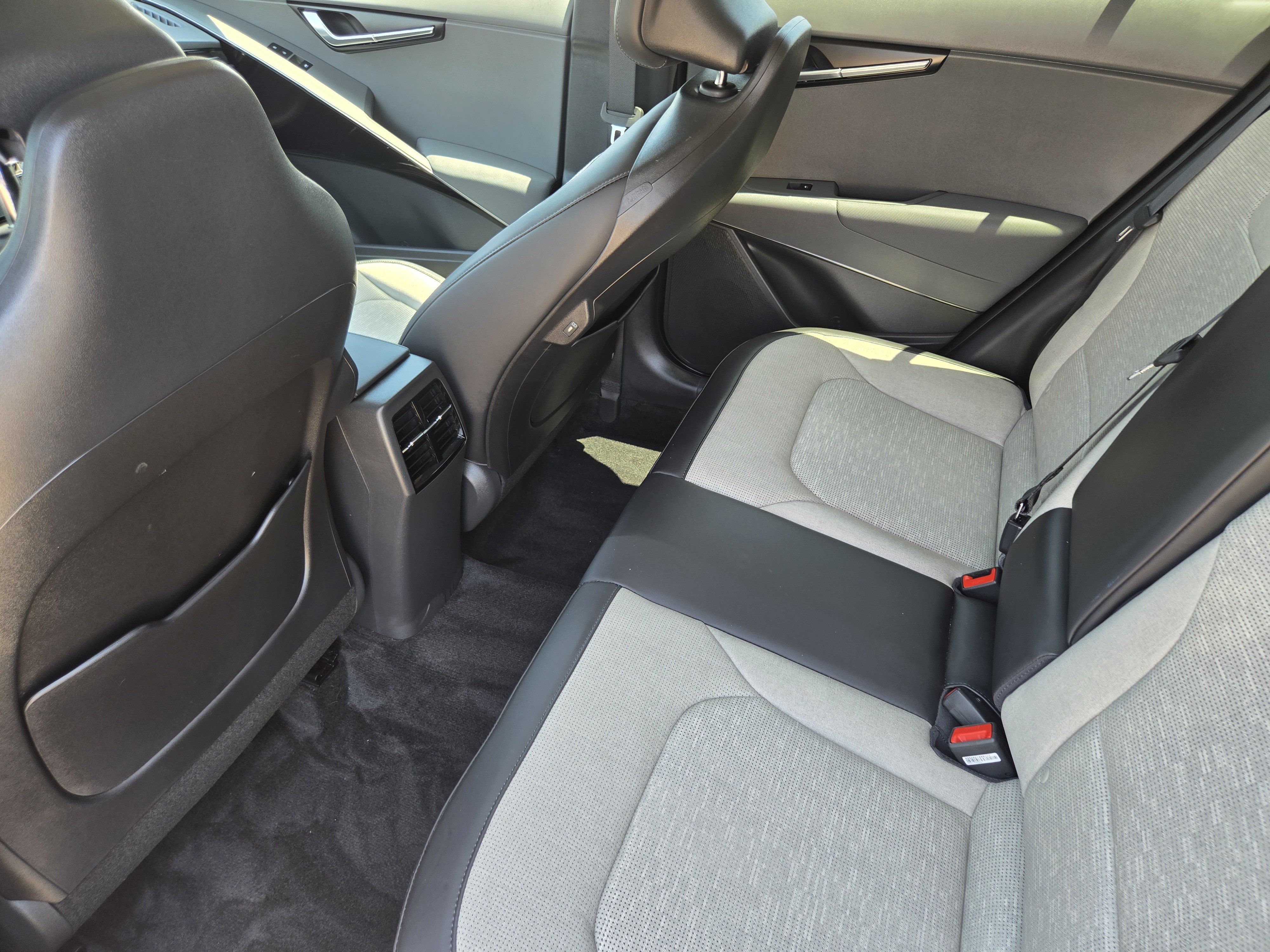 Used 2025 Kia Niro SX Touring FWD image 10