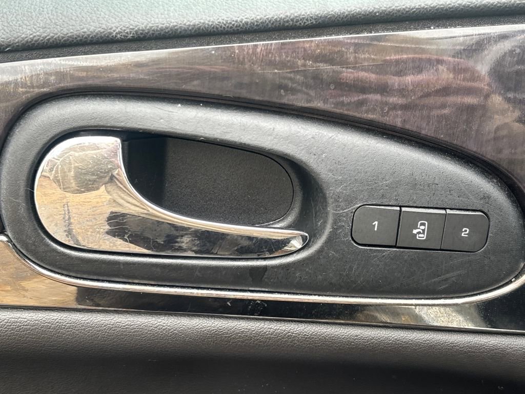 Used 2017 Buick Enclave Leather image 8