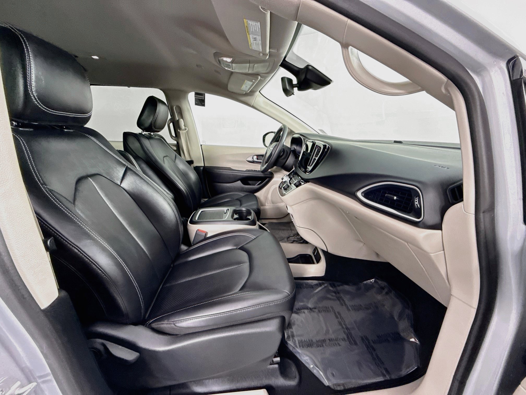 Used 2024 Chrysler Pacifica Touring-L FWD image 28