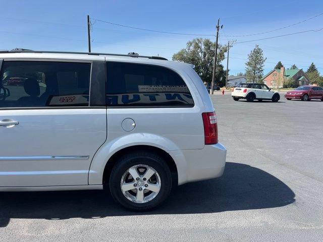 Used 2008 Dodge Grand Caravan SXT w/ Entertainment Group 2 FWD image 8