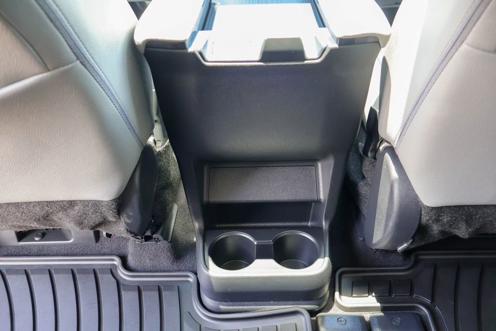 Used 2026 Toyota Sienna XLE FWD image 23