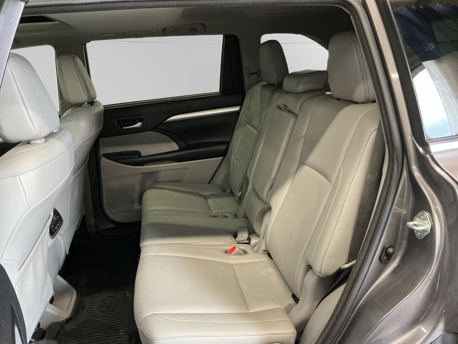 Used 2018 Toyota Highlander XLE AWD/4WD image 13