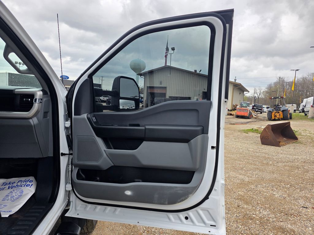 Used 2023 Ford F550 2WD Crew Cab Super Duty image 38