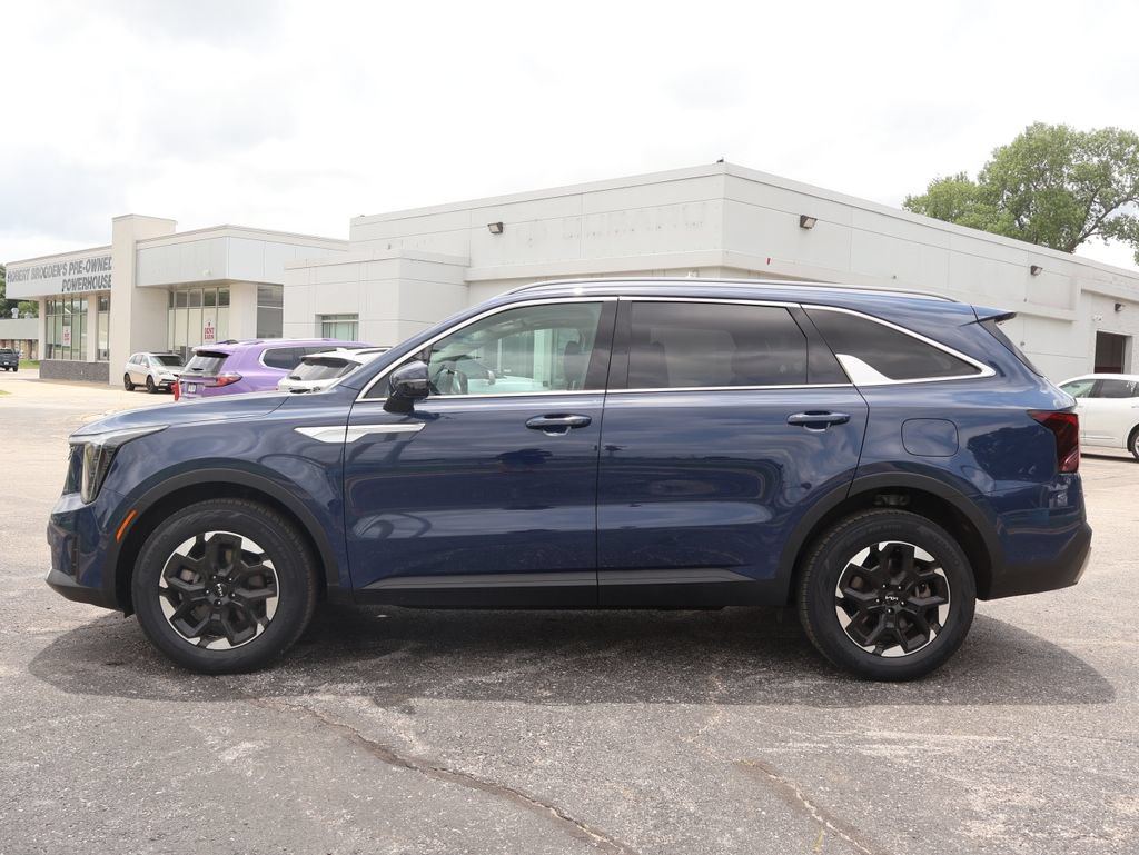 Certified 2024 Kia Sorento S w/ Panoramic Sunroof Package AWD/4WD image 4