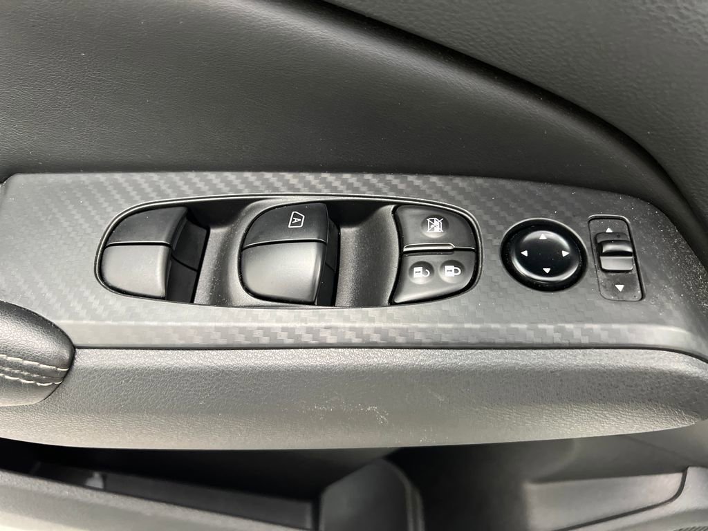 Used 2025 Nissan Altima 2.5 SV image 12