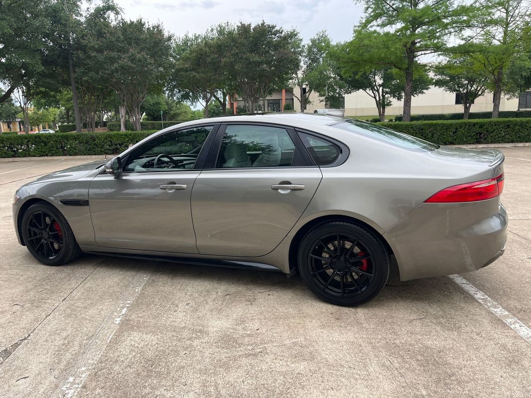 Used 2017 Jaguar XF S RWD image 6