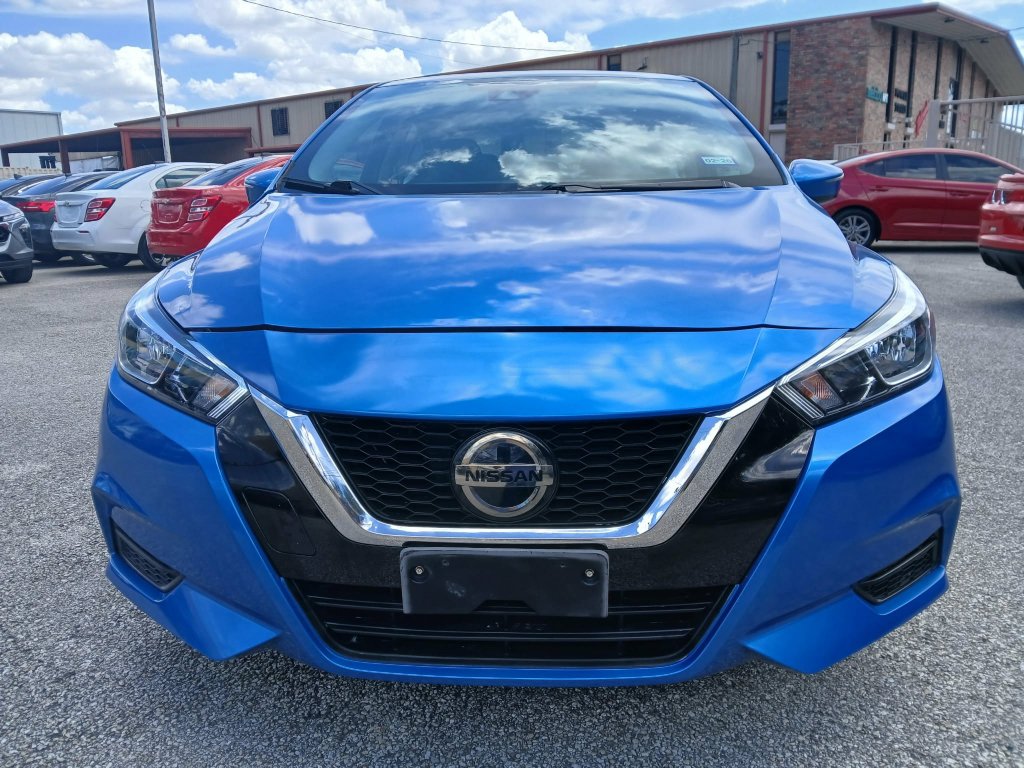 Used 2021 Nissan Versa SV FWD image 2