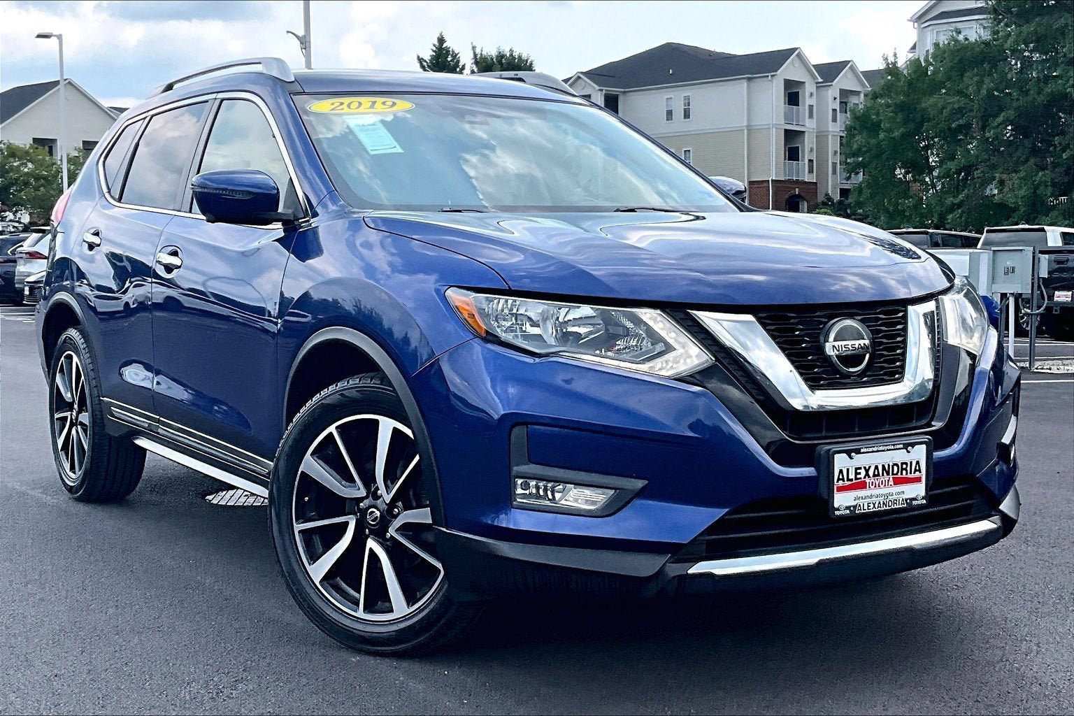 Used 2019 Nissan Rogue SL AWD/4WD image 2
