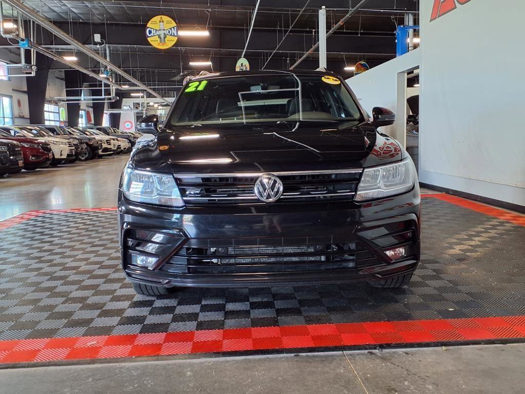 Used 2021 Volkswagen Tiguan SE R-Line image 2