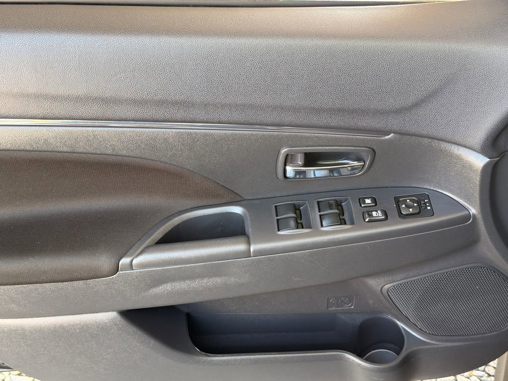 Used 2025 Mitsubishi Outlander Sport ES AWD/4WD image 3