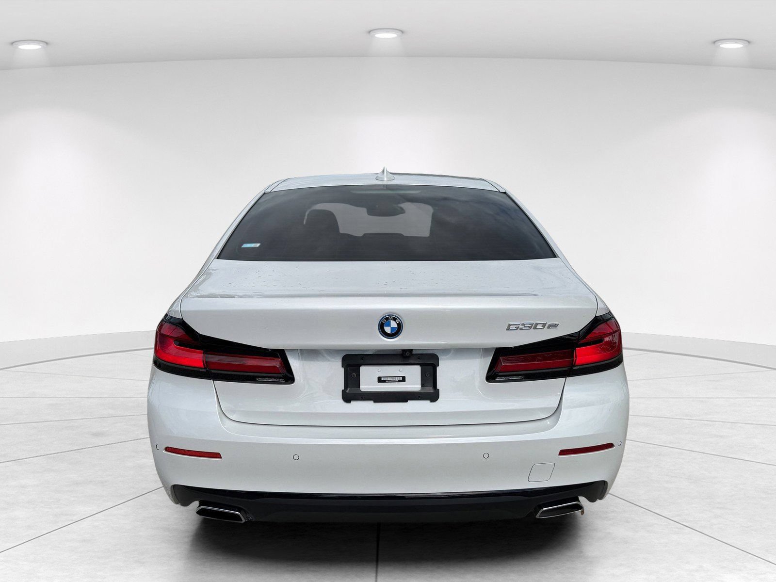 Certified 2023 BMW 530e w/ Premium Package RWD image 5