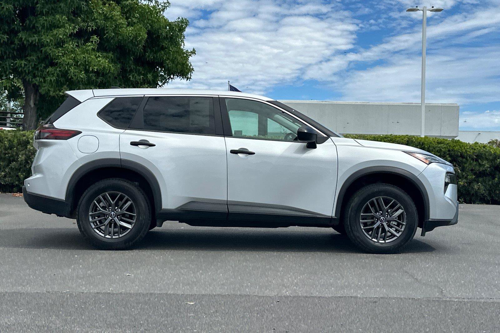Certified 2024 Nissan Rogue S FWD image 3
