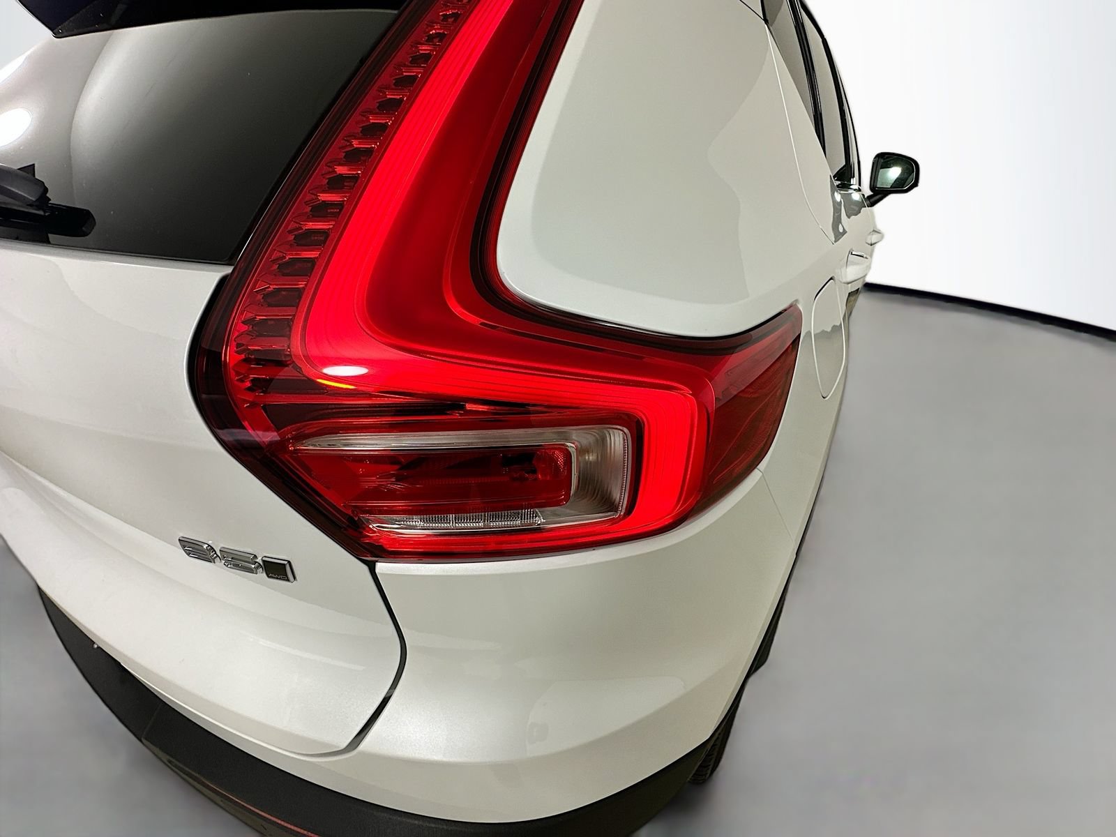 Used 2026 Volvo XC40 B5 Plus AWD/4WD image 12