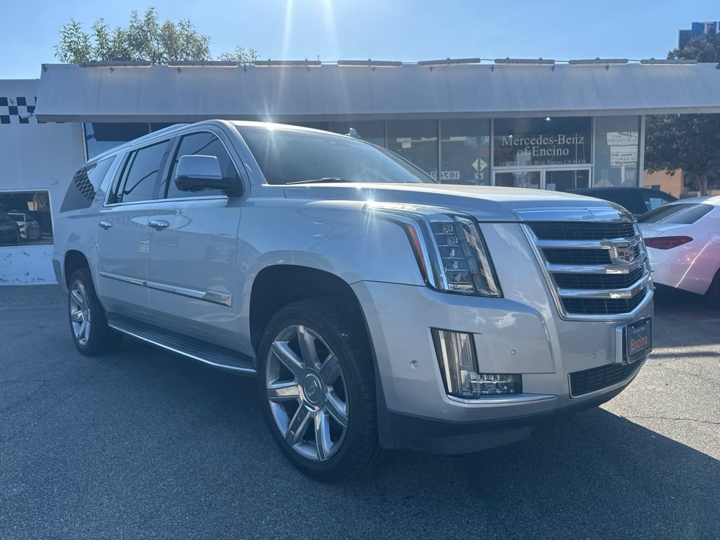 Used 2018 Cadillac Escalade ESV Luxury RWD image 3