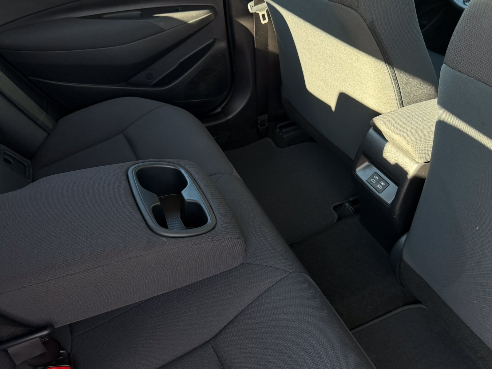 Used 2025 Toyota Corolla LE FWD image 29