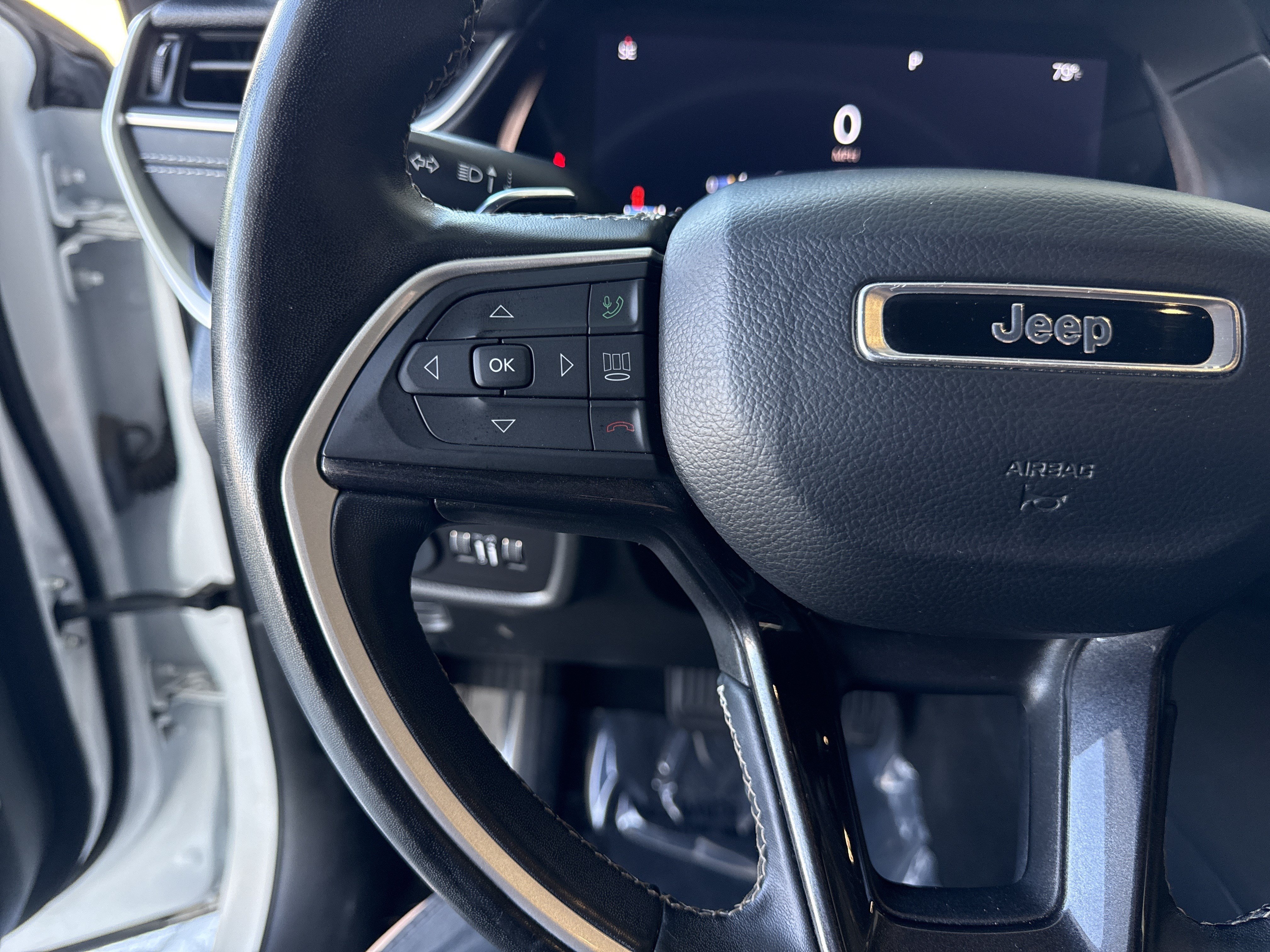 Used 2022 Jeep Grand Cherokee L Laredo AWD/4WD image 18