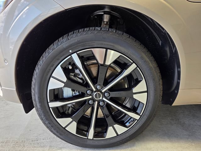 New 2026 Volvo XC60 T8 Plus w/ Protection Package Premier AWD/4WD image 18
