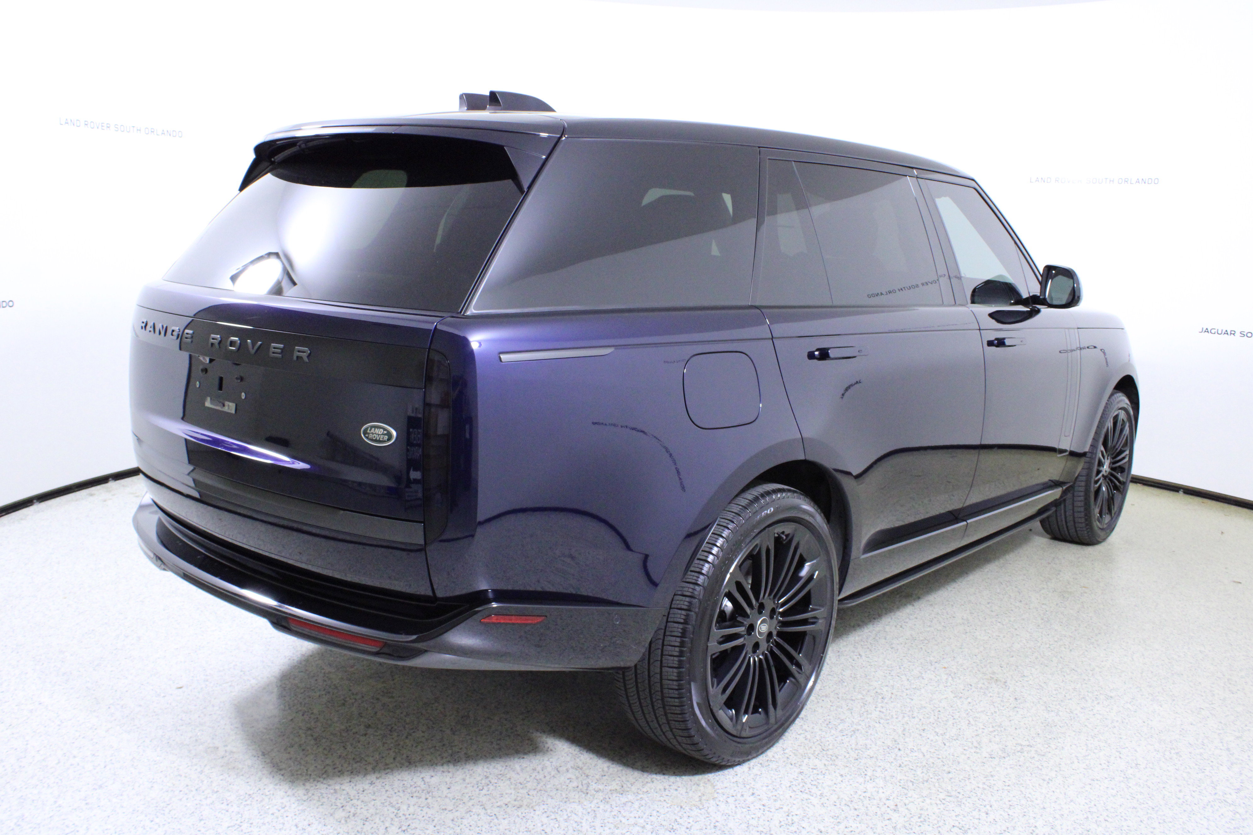 Used 2023 Land Rover Range Rover Long Wheelbase SE image 7