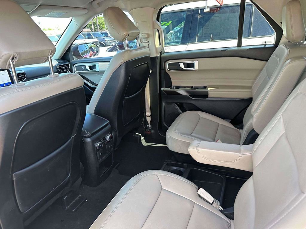 Used 2020 Ford Explorer XLT w/ Equipment Group 202A AWD/4WD image 9