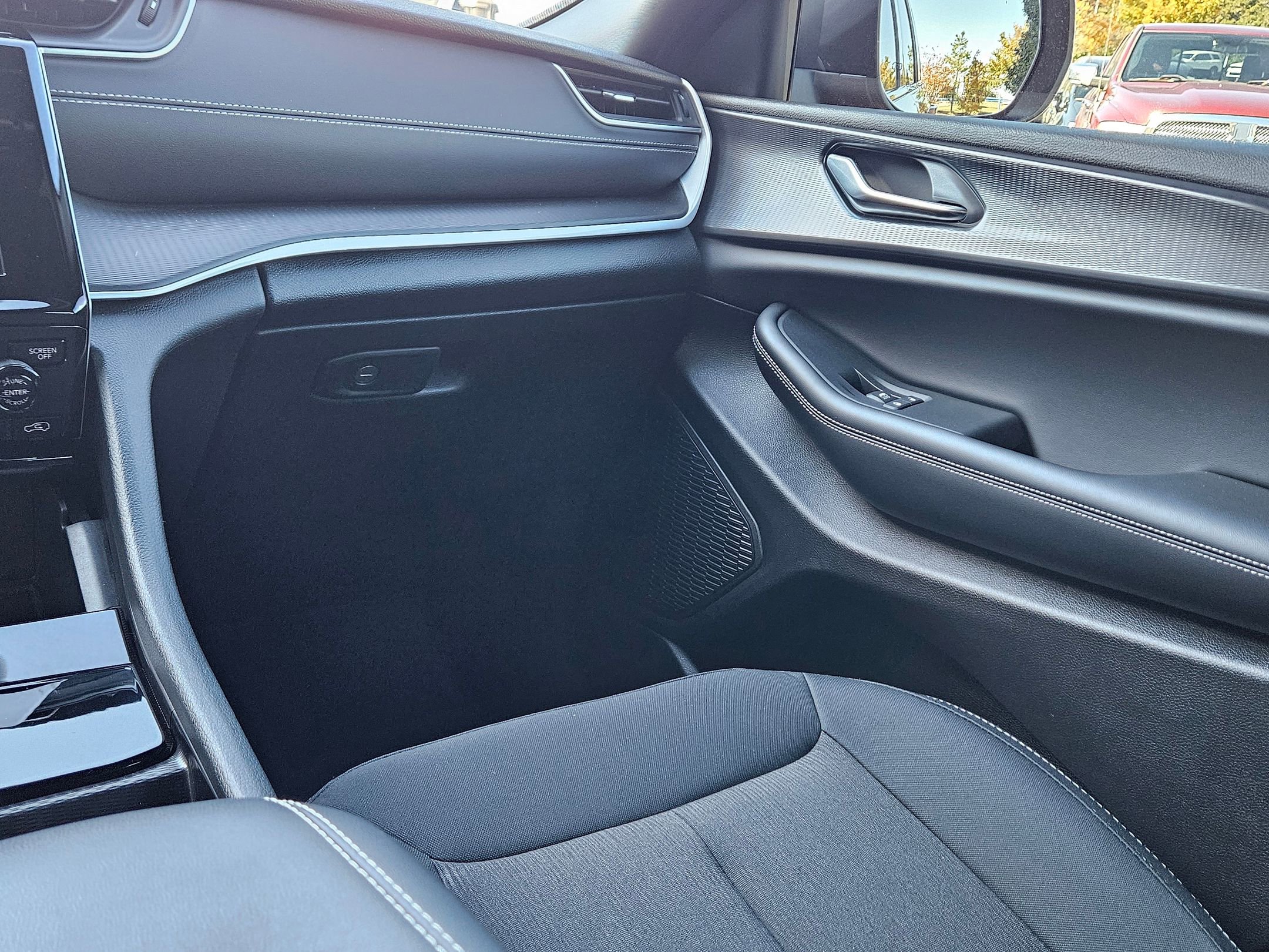 Used 2025 Jeep Grand Cherokee Laredo X w/ Luxury Tech Group I image 11