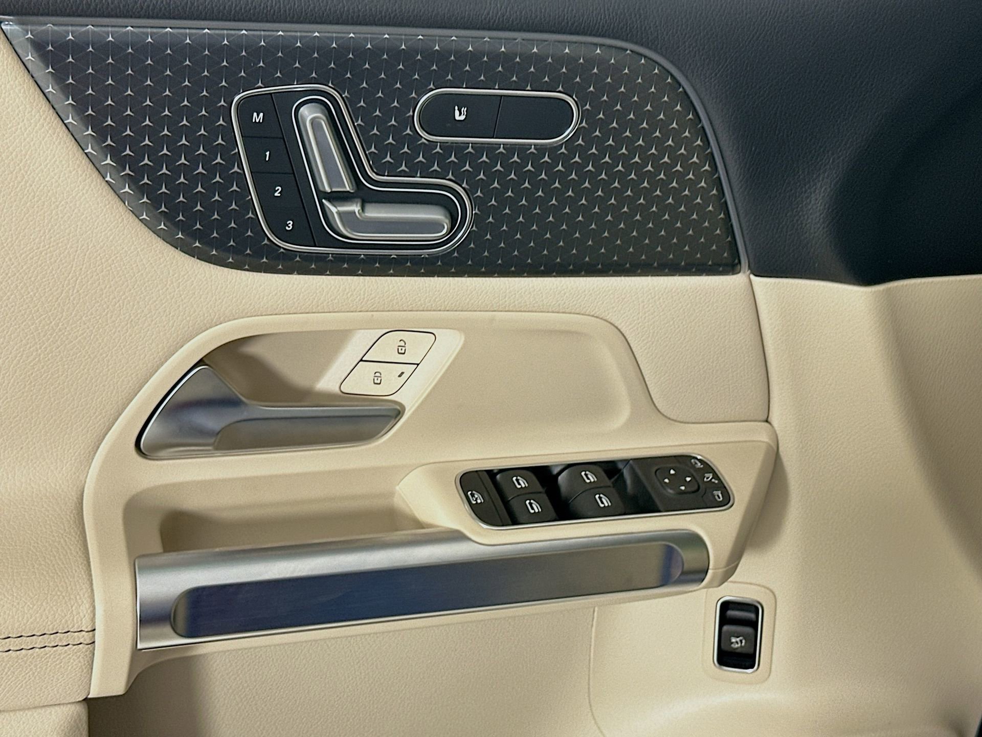 Certified 2025 Mercedes-Benz GLB 250 GLB 250 image 18