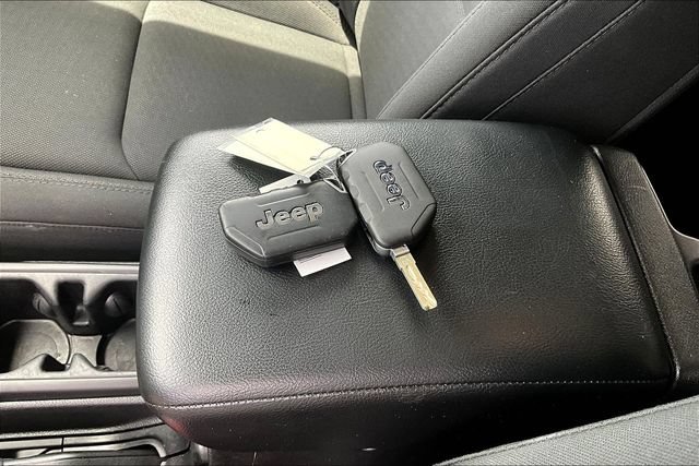 Used 2023 Jeep Wrangler Unlimited Sport AWD/4WD image 33