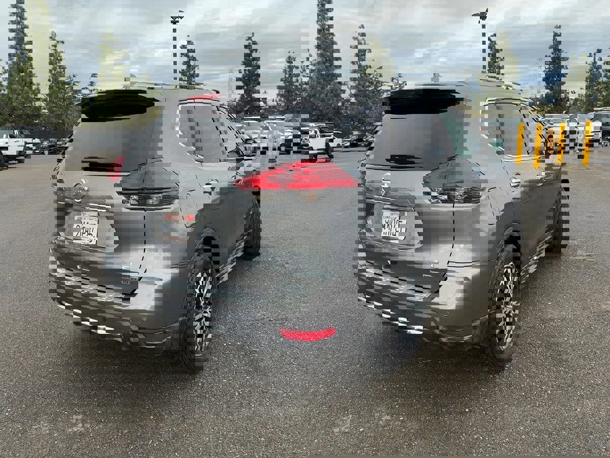 Used 2019 Nissan Rogue SL w/ Premium Package image 12