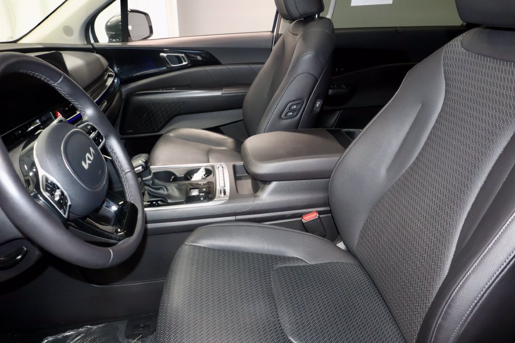 Used 2025 Kia Carnival SX Prestige FWD image 25