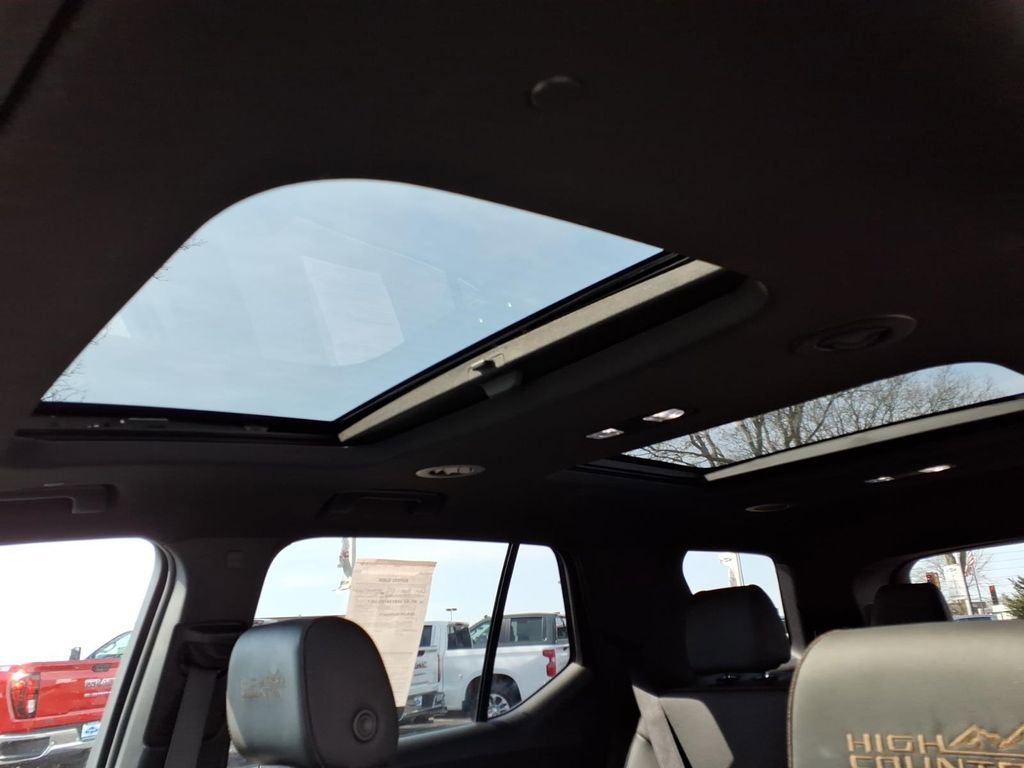 Used 2023 Chevrolet Traverse High Country AWD/4WD image 10