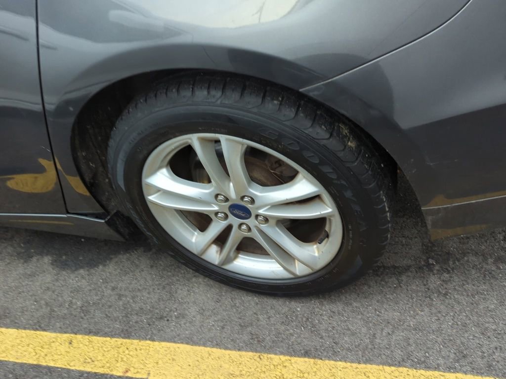 Used 2018 Ford Fusion SE image 5