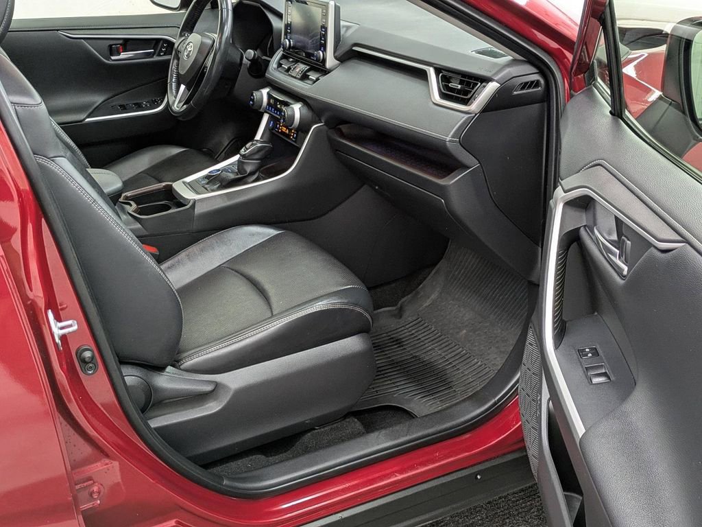 Used 2021 Toyota RAV4 Limited image 26