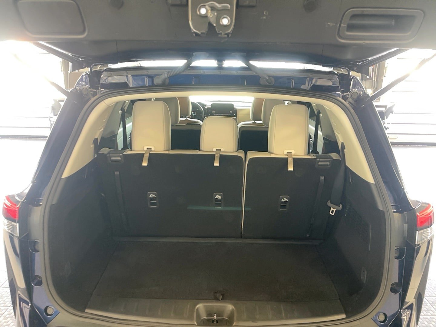 Used 2024 Nissan Pathfinder SV w/ Cargo Package AWD/4WD image 19