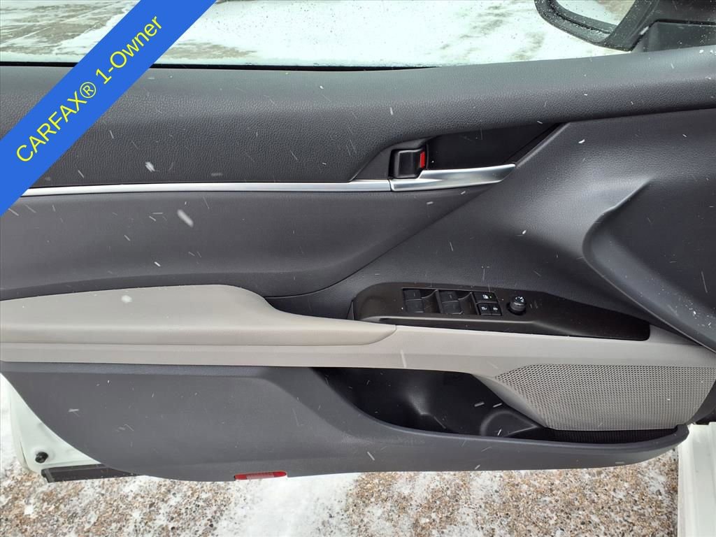 Used 2023 Toyota Camry SE image 14