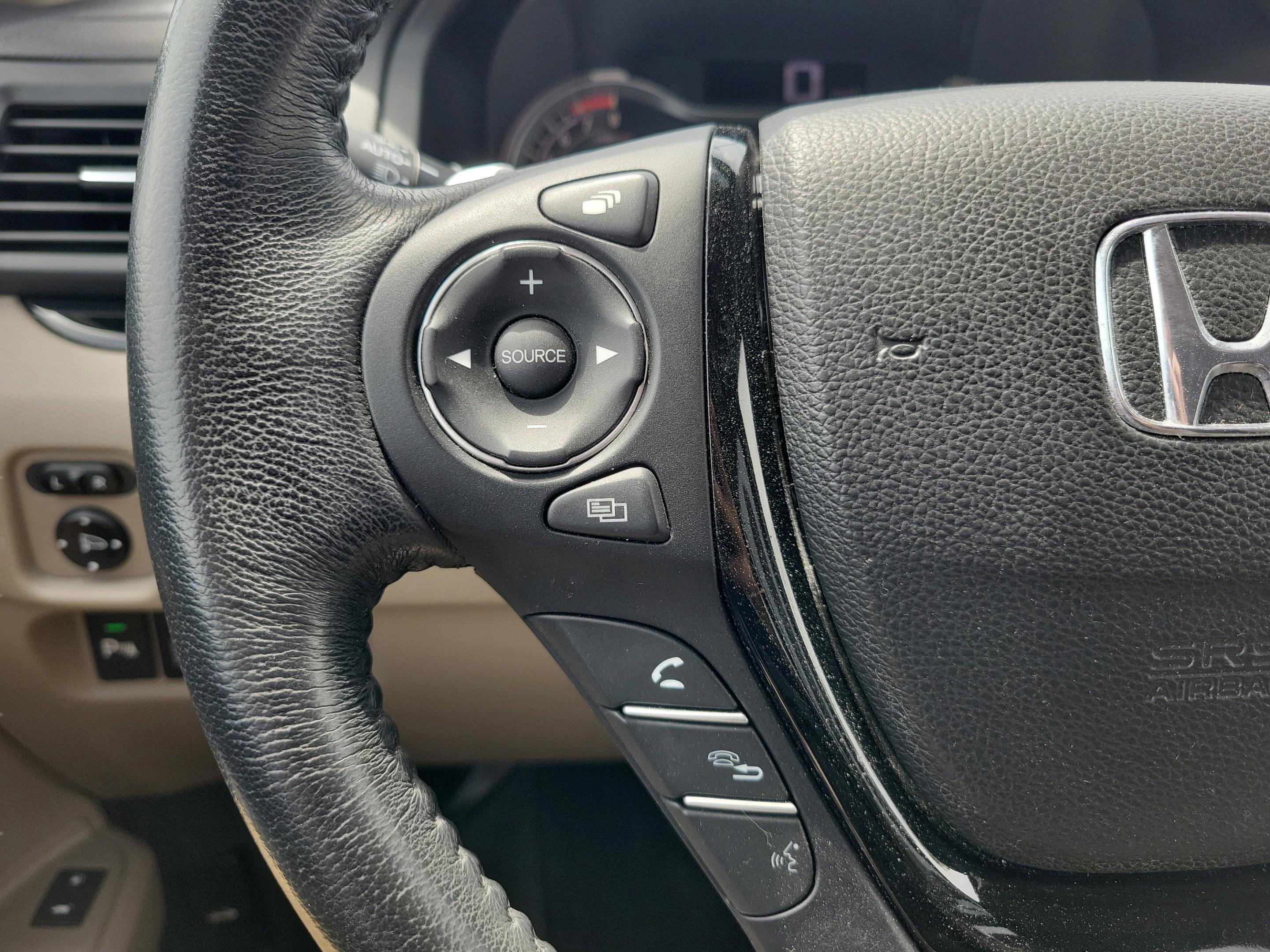 Certified 2017 Honda Pilot Touring image 34